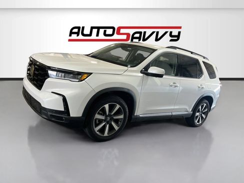 Used 2025 Honda Pilot Elite image 3