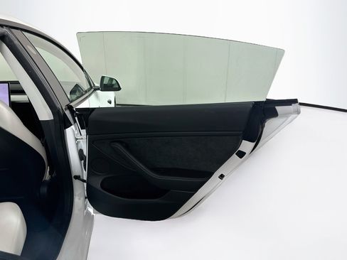 Used 2023 Tesla Model 3 Standard Range RWD image 29
