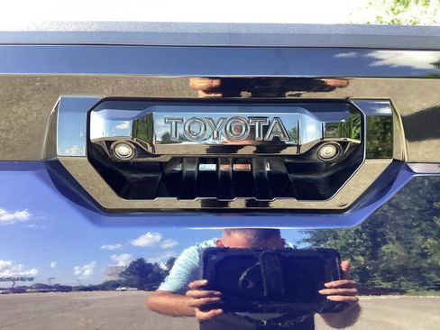 Used 2023 Toyota Tundra Platinum AWD/4WD image 14