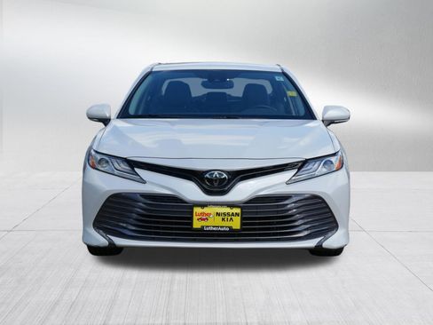 Used 2019 Toyota Camry XLE FWD image 2