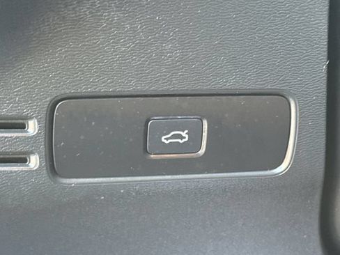 Used 2024 Volvo XC40 B5 Core AWD/4WD image 23