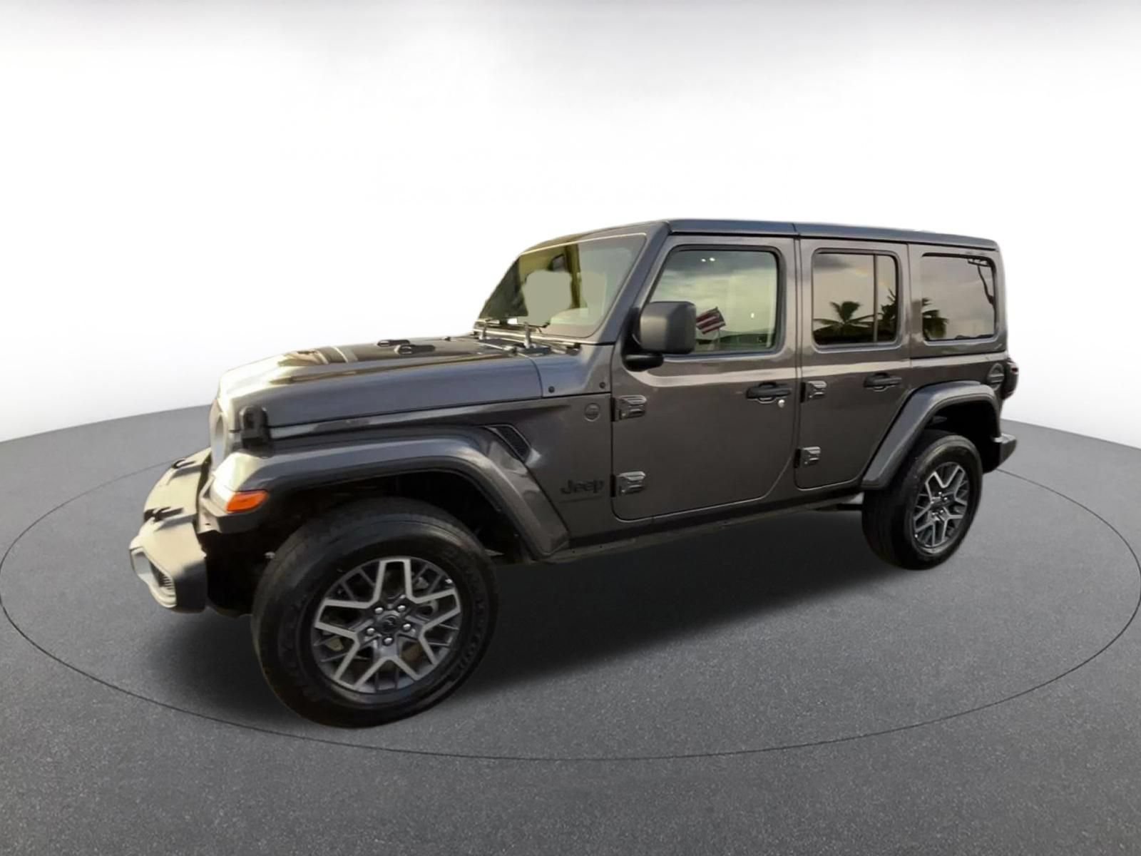 Used 2025 Jeep Wrangler Unlimited Sahara AWD/4WD image 7