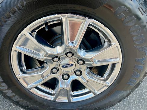 Used 2017 Ford F150 XLT w/ Equipment Group 302A Luxury AWD/4WD image 9
