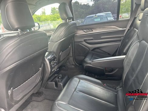 Used 2023 Jeep Grand Cherokee L Limited AWD/4WD image 10