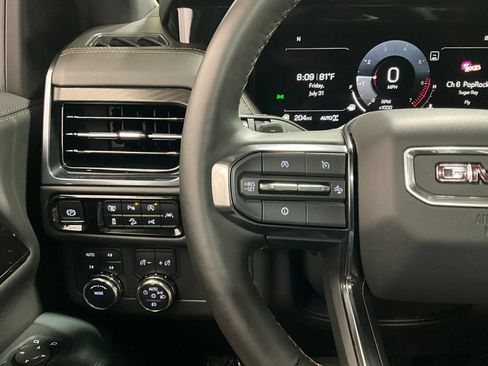 Used 2025 GMC Yukon AT4 w/ AT4 Premium Package AWD/4WD image 19