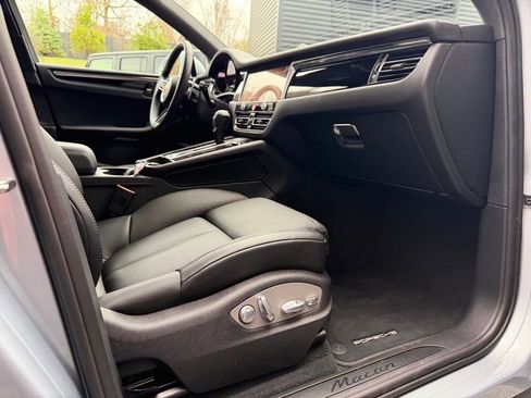 Certified 2026 Porsche Macan image 21