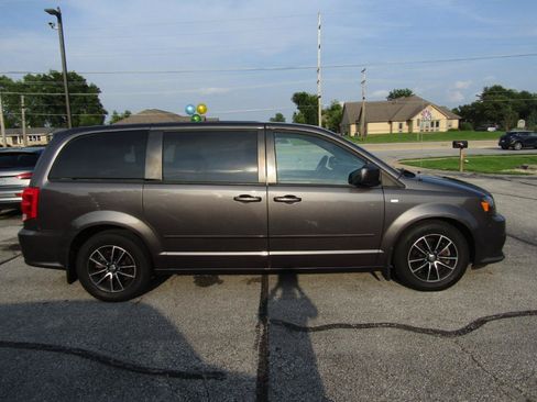 Used 2014 Dodge Grand Caravan SXT FWD image 9