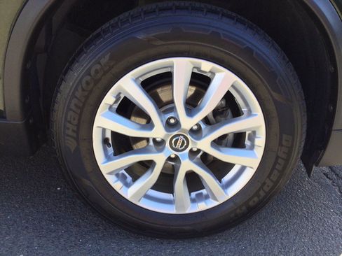 Used 2020 Nissan Rogue SV AWD/4WD image 45
