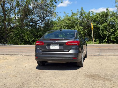 Used 2016 Ford Focus SE w/ Reverse Sensing Package image 10