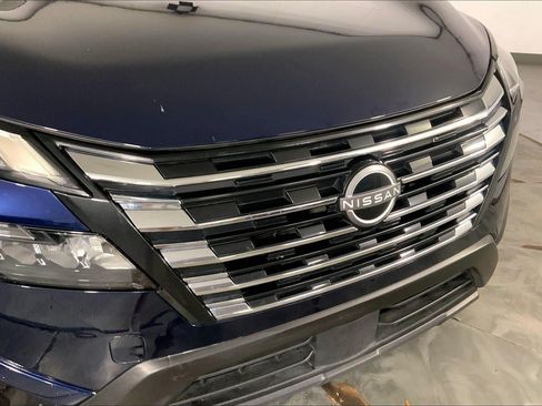 Used 2025 Nissan Rogue SV FWD image 28