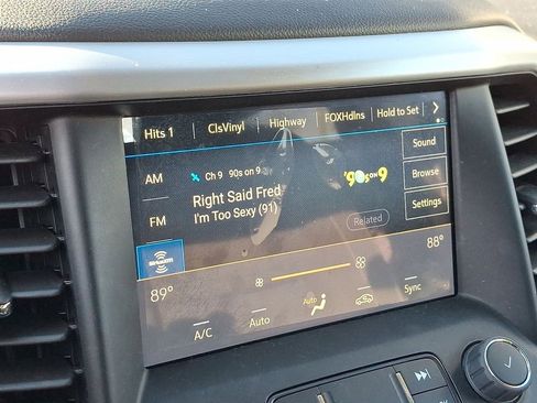 Certified 2023 GMC Acadia SLE w/ Driver Convenience Package image 13