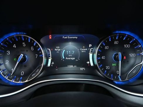 Used 2026 Chrysler Pacifica Limited FWD image 6