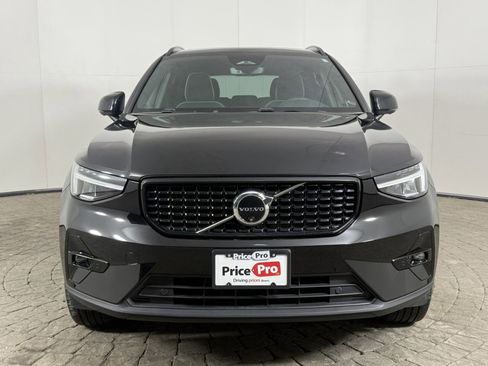 Used 2024 Volvo XC40 B5 Plus image 2