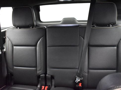 Used 2023 Chevrolet Suburban Premier RWD image 23