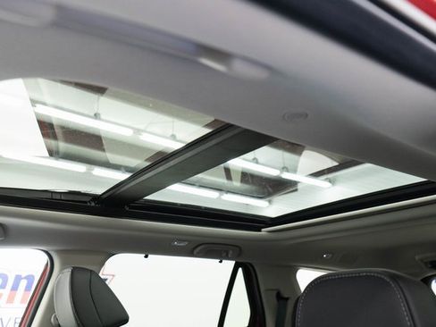 New 2025 Honda Pilot Touring image 4