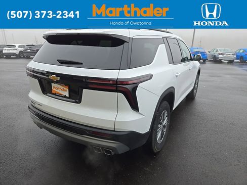 Used 2025 Chevrolet Traverse LT image 5