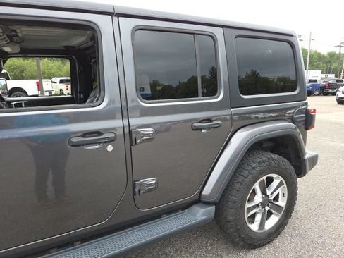 Used 2020 Jeep Wrangler Unlimited Sahara w/ Dual Top Group AWD/4WD image 16