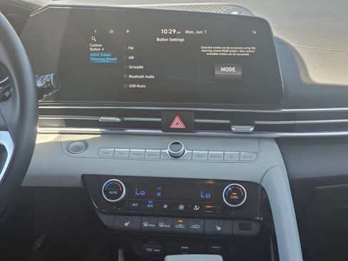 Used 2021 Hyundai Elantra Limited FWD image 18