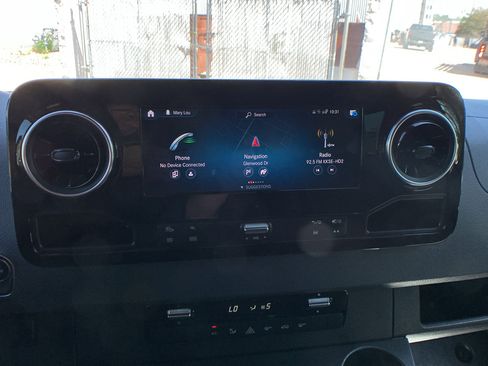 Used 2024 Mercedes-Benz Sprinter 2500 image 15