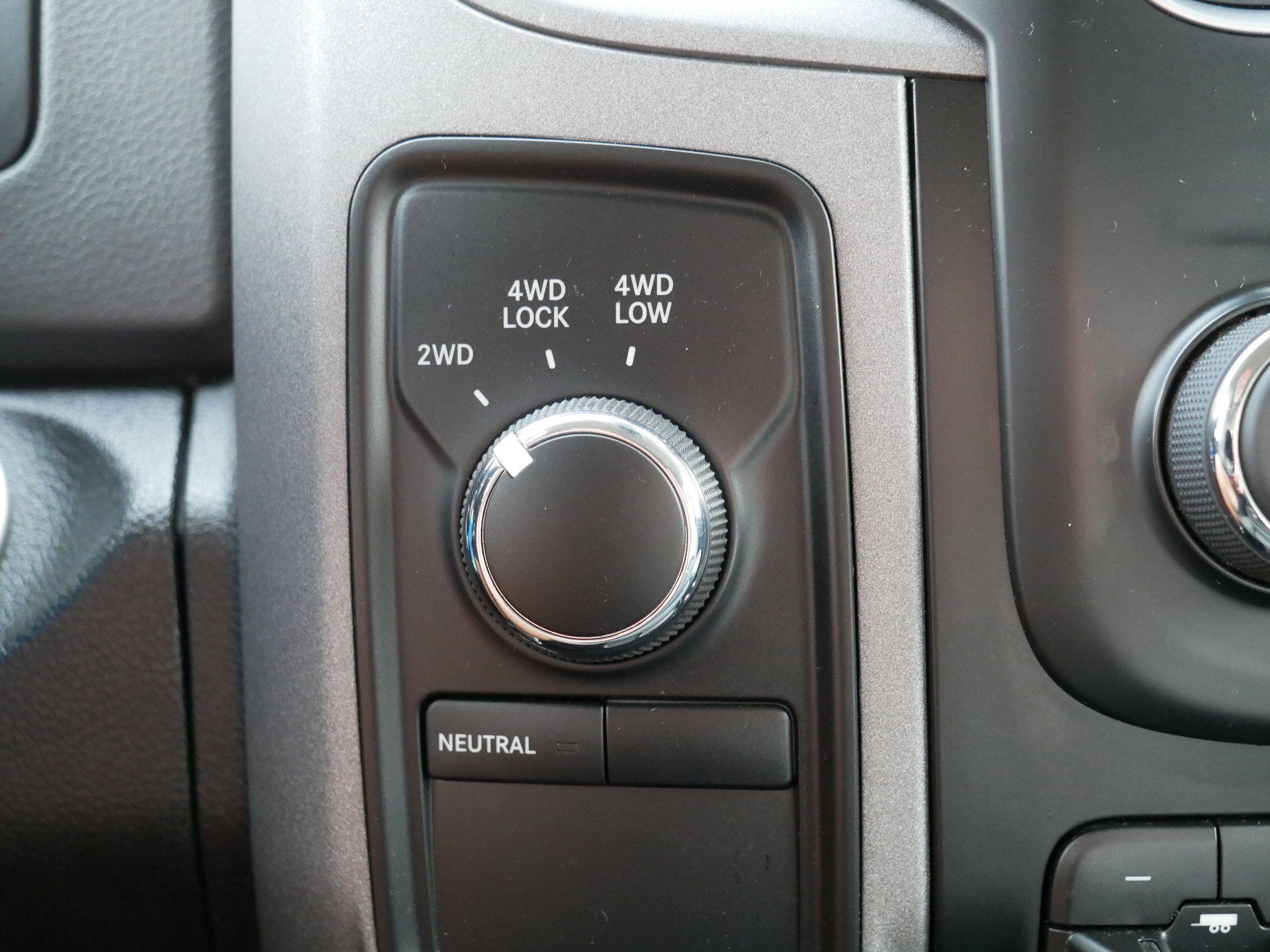 Used 2018 RAM 2500 Tradesman w/ Chrome Appearance Group AWD/4WD image 32