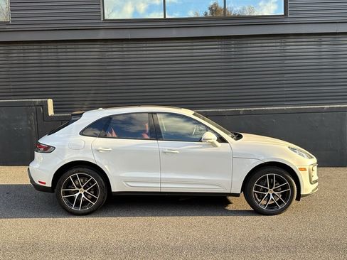 Certified 2025 Porsche Macan image 11