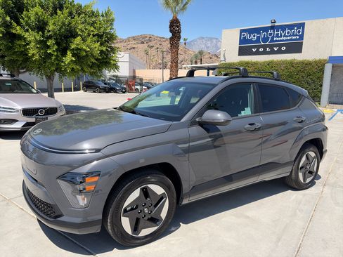 Used 2024 Hyundai Kona SEL FWD image 3