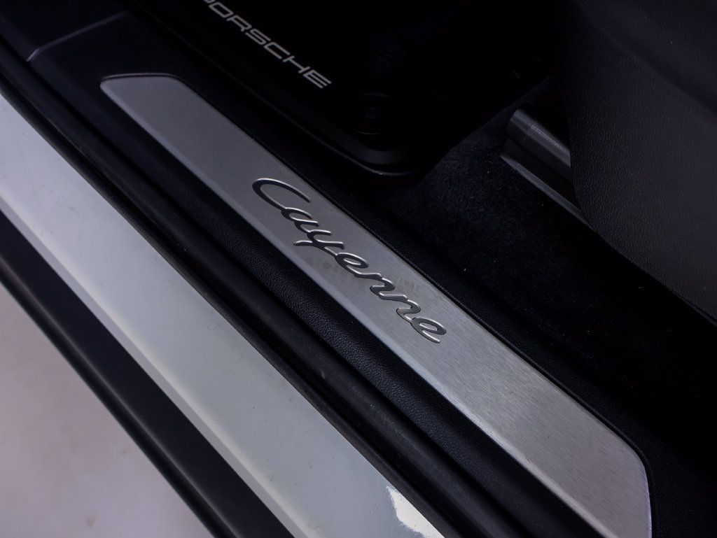 Certified 2022 Porsche Cayenne AWD/4WD image 23