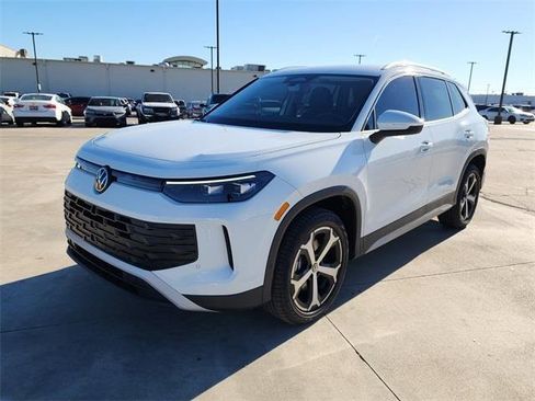 New 2026 Volkswagen Tiguan SE image 8