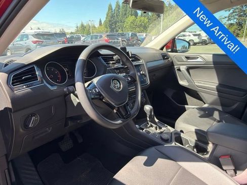 Used 2020 Volkswagen Tiguan SE w/ Panoramic Sunroof Package AWD/4WD image 9