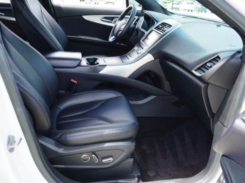 Used 2016 Lincoln MKX Premiere w/ Cargo Accessories Package FWD image 14