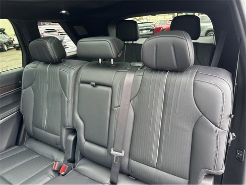 New 2026 Cadillac Vistiq Luxury image 16