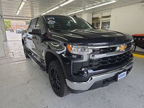 Used 2023 Chevrolet Silverado 1500 LT w/ Z71 Off-Road Package AWD/4WD image 7