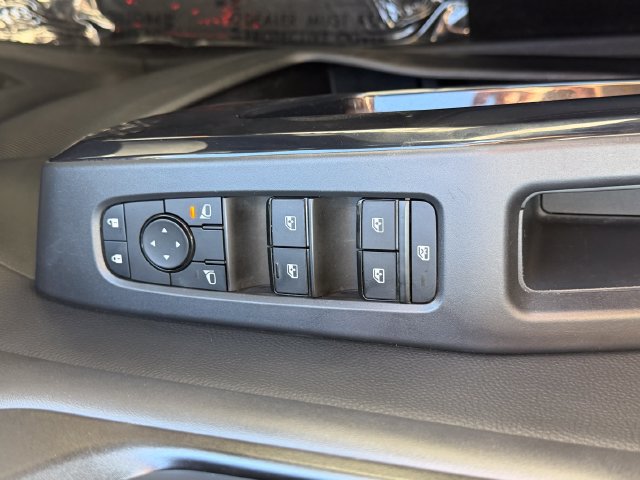 Used 2025 Nissan Pathfinder SV FWD image 17