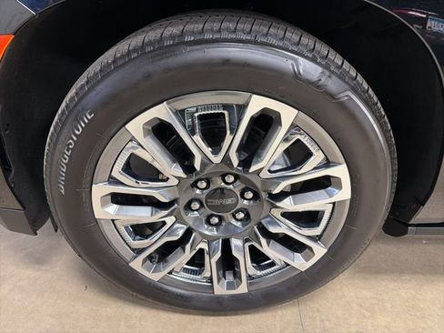 Used 2024 GMC Yukon XL Denali Ultimate image 9