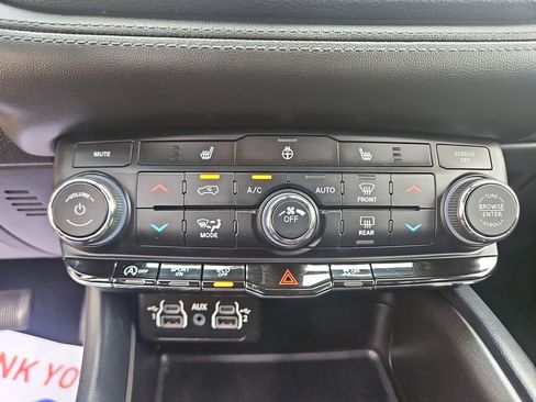 Used 2023 Dodge Durango SXT RWD image 18