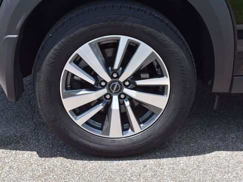 Used 2025 Nissan Pathfinder SL FWD image 11