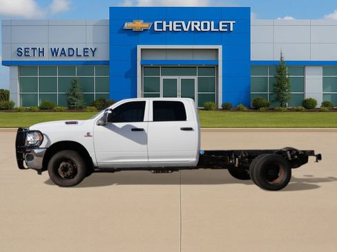 Used 2024 RAM 3500 Tradesman w/ Chrome Appearance Group AWD/4WD image 17