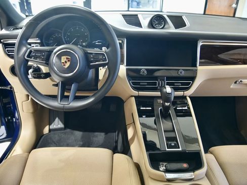 Used 2023 Porsche Macan Base image 13