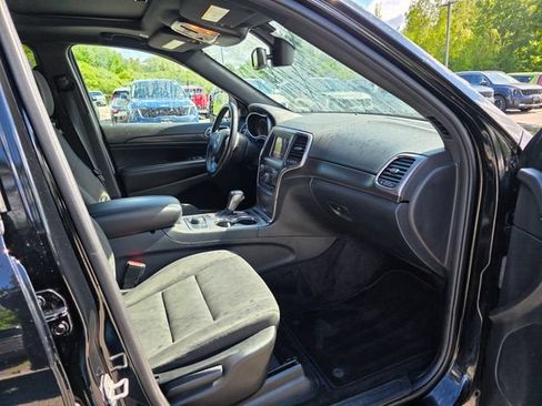 Used 2018 Jeep Grand Cherokee Laredo AWD/4WD image 12
