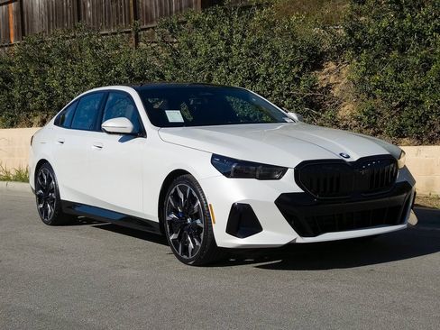 New 2026 BMW 530i w/ Executive Package image 2