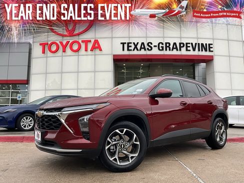 Used 2025 Chevrolet Trax LT image 1