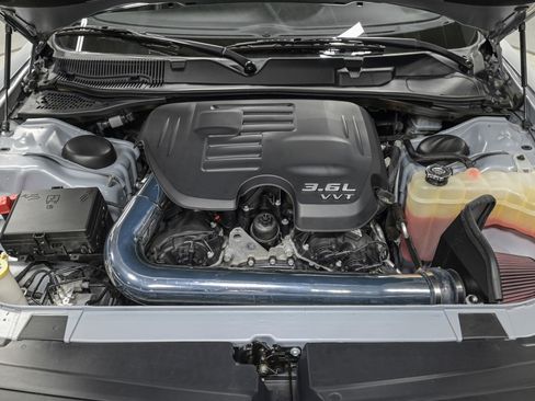 Used 2022 Dodge Challenger SXT w/ Plus Package image 10