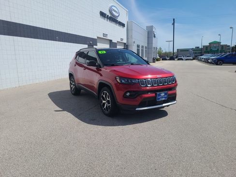 Used 2025 Jeep Compass Limited AWD/4WD image 9