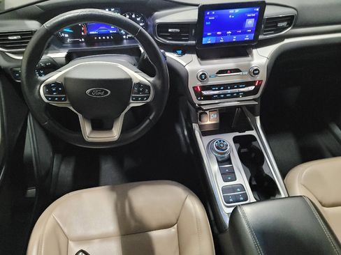 Used 2022 Ford Explorer XLT w/ Equipment Group 202A image 22
