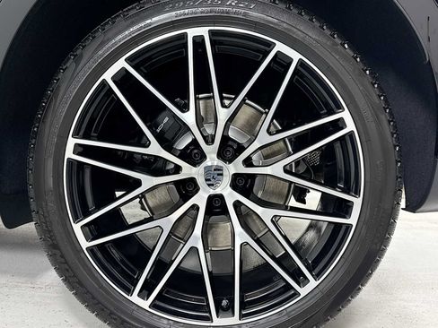 New 2026 Porsche Macan AWD/4WD image 32