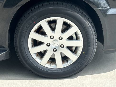 Used 2013 Chrysler Town & Country Touring FWD image 11