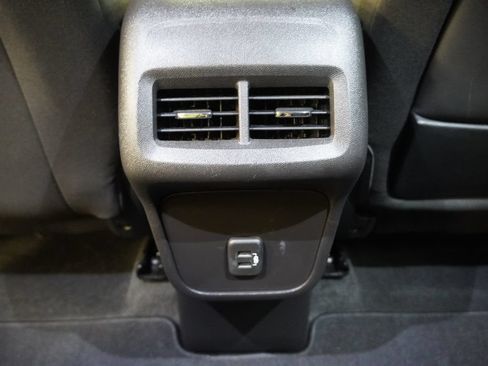 Used 2024 GMC Terrain SLE w/ Driver Convenience Package FWD image 29