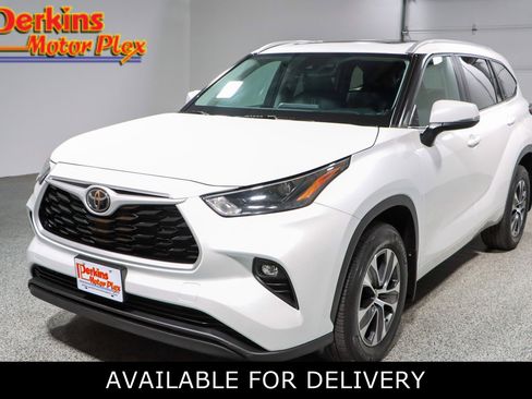 Used 2023 Toyota Highlander XLE image 1