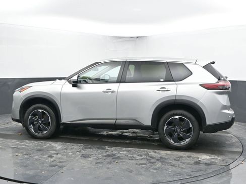 Used 2024 Nissan Rogue SV image 7