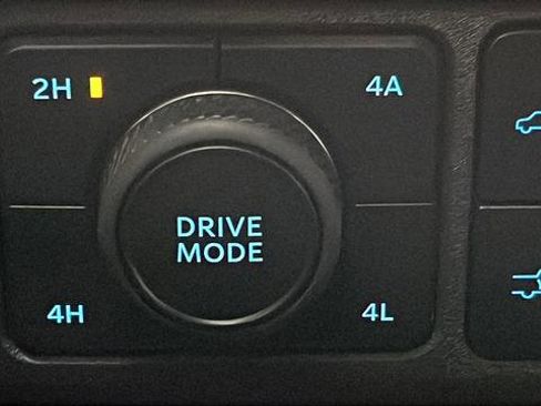 Used 2025 Ford Expedition Platinum image 43